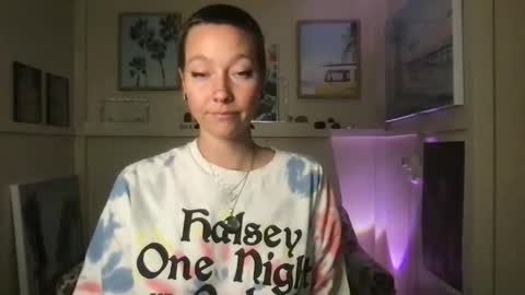 Lilpeachykeenn online show from January 4, 12:59 am