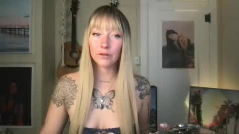 Lilpeachykeenn online show from December 22, 10:47 pm