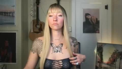 Lilpeachykeenn online show from December 22, 6:26 pm