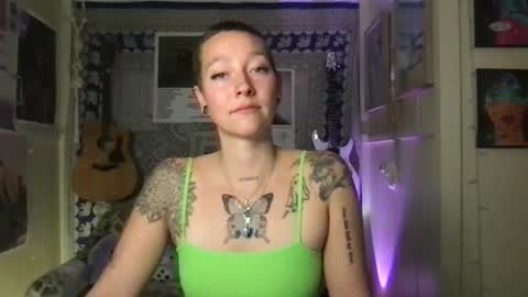 Lilpeachykeenn online show from January 8, 6:09 am