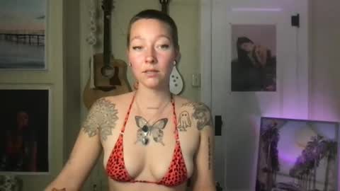 Lilpeachykeenn online show from December 28, 11:59 pm