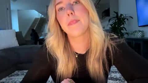 Ava online show from April 12, 3:05 pm