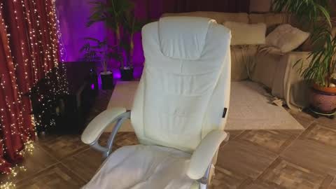 Lilu online show from April 3, 4:25 pm