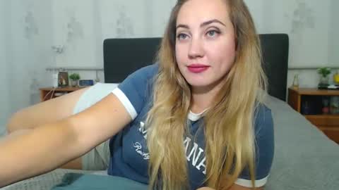 lilu_cute25 online show from October 7, 9:11 pm