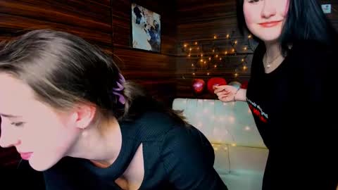 hello im Lilyand you  online show from March 12, 4:35 pm