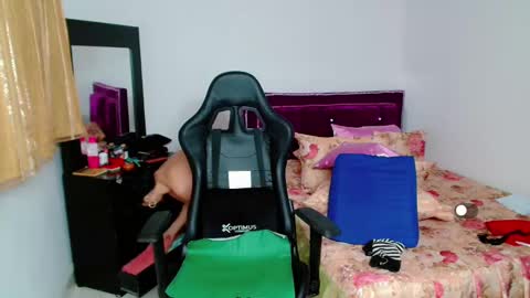 LILYB online show from March 6, 8:09 am