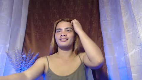 LILY CRUZ online show from January 14, 5:51 am