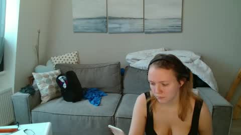 Lily dollyx online show from November 12, 10:17 am