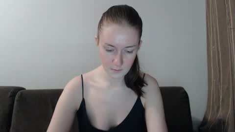 lily_love_x online show from April 16, 4:34 am