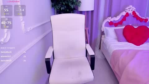 Snapshot of lily_merlin chatting on February 16, 8:00 pm Lily online show from February 16, 8:00 pm