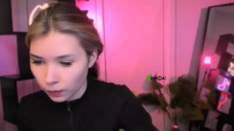 Lily online show from December 1, 7:23 pm