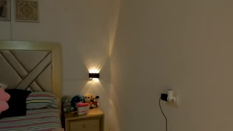 lily_noir_ online show from April 16, 11:32 am