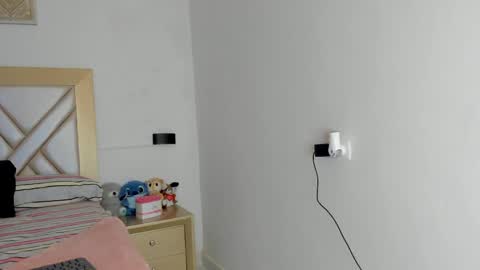 lily_noir_ online show from April 8, 11:46 am