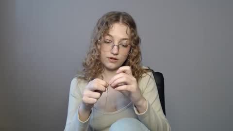 small lily online show from March 11, 2:09 pm