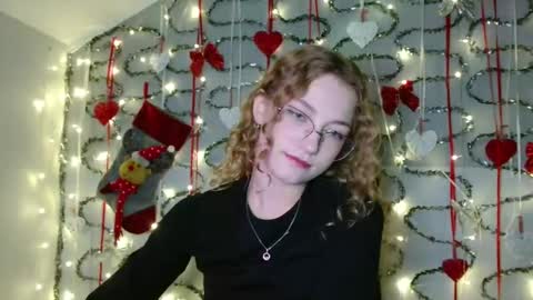 small lily online show from November 25, 6:18 pm