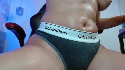 lily_tk online show from December 5, 3:28 am