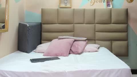 Snapshot of lilybaudyn_ chatting on March 9, 1:25 am Lily online show from March 9, 1:25 am