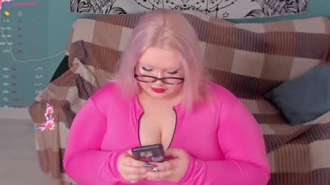 Lily online show from December 1, 4:43 pm