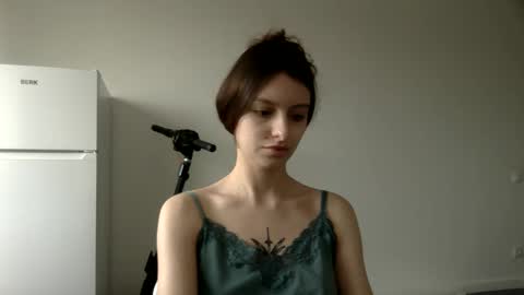 lilycandy_ online show from March 7, 1:29 pm