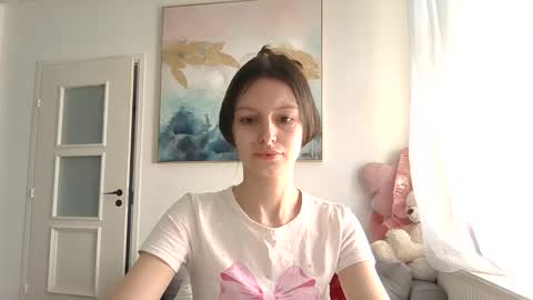 lilycandy_ online show from April 18, 10:28 am