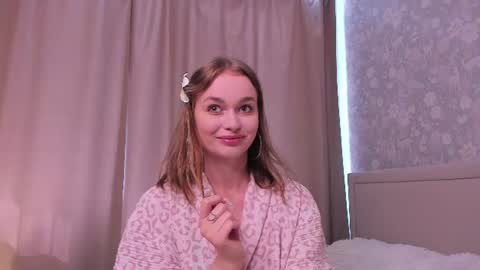 lilycoliins online show from July 11, 10:40 am
