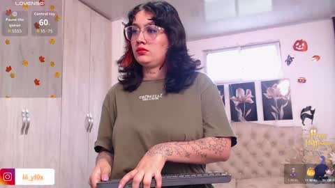 lilyfox23 online show from October 20, 12:32 pm