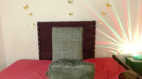 lilyloock1105 online show from April 19, 9:39 pm