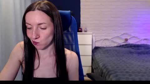 Lily online show from November 18, 7:44 am