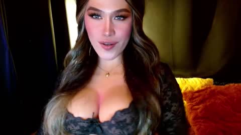 Snapshot of lilymonstercock chatting on January 26, 11:18 pm IM YOUR TRUE GODESS Lilymonstercock online show from January 26, 11:18 pm