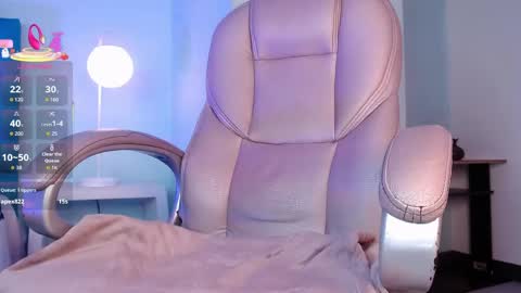lilyred_ online show from June 6, 7:03 am