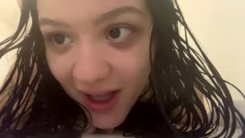 lilyswear online show from February 10, 4:47 pm
