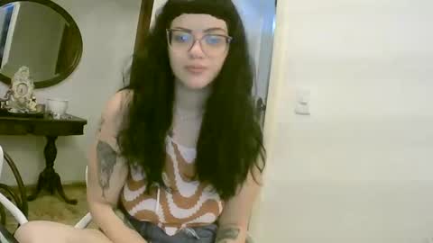 lilyswear online show from February 25, 9:48 pm