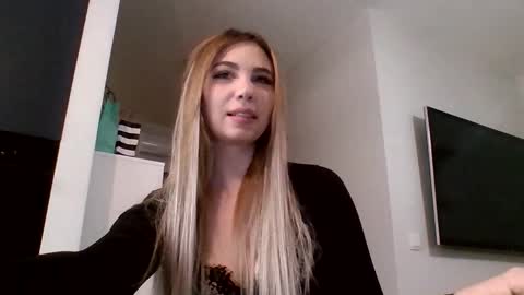 Lily online show from February 6, 8:33 pm