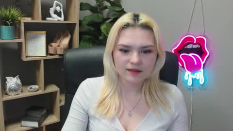 Lily online show from March 9, 8:30 am