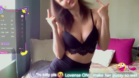 LilyXSky online show from April 13, 11:14 am