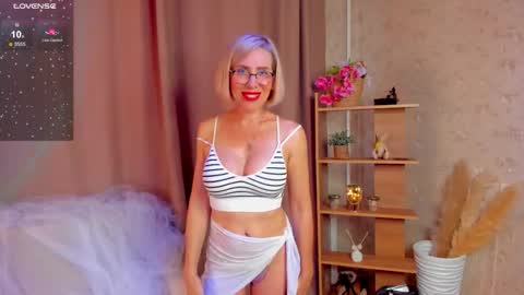 Snapshot of lina_bennet chatting on September 11, 3:19 am lina_bennet online show from September 11, 3:19 am
