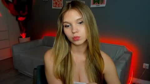 Lina online show from November 21, 2:04 pm