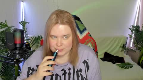 Snapshot of lina_linx chatting on February 10, 11:34 pm lina_linx online show from February 10, 11:34 pm