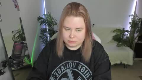 Snapshot of lina_linx chatting on March 1, 5:49 pm lina_linx online show from March 1, 5:49 pm