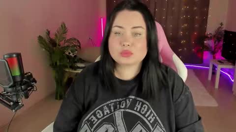 Snapshot of lina_linx chatting on September 20, 2:31 pm lina_linx online show from September 20, 2:31 pm