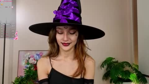 Lina online show from October 31, 11:21 am