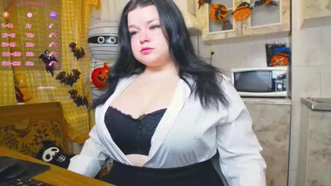 Lina online show from November 7, 7:00 am