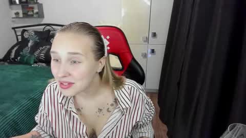 Lina online show from October 9, 9:31 pm