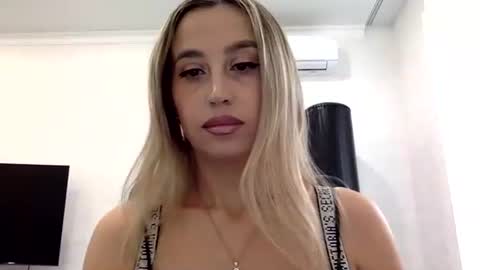 linavora online show from November 24, 12:26 pm