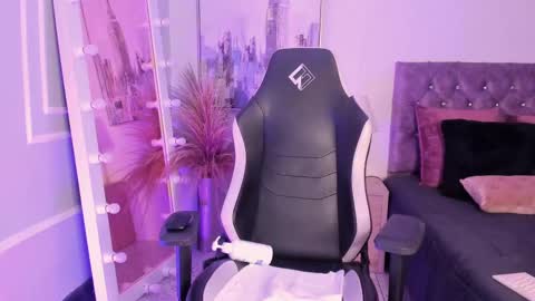 linda_caroline online show from February 13, 11:47 pm