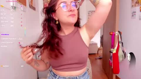 Giggles  online show from May 14, 2:59 pm