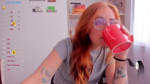 Snapshot of linda_giggle chatting on February 23, 6:01 pm Giggles online show from February 23, 6:01 pm