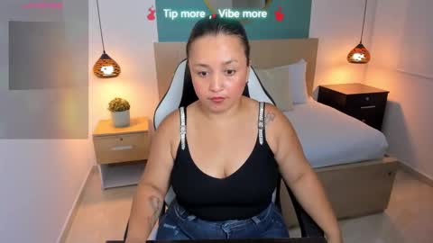 L I N D A online show from January 18, 7:04 pm