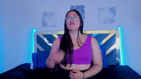 lindavega_ online show from September 12, 3:14 pm