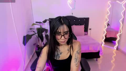 Linda  online show from May 18, 3:27 am